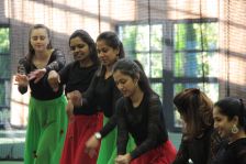 Impressionen beim Tanz aller Kulturen (Foto: © Bildungs- und Integrationszentrum, Kreis Paderborn, Johanna Leifeld)
